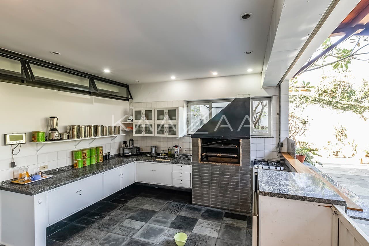 Área gourmet, piscina, atelier, pomar, lago de carpas e vista panorâmica. Casa para comtemplar a vida, no Jardim Guedala. - Foto 25