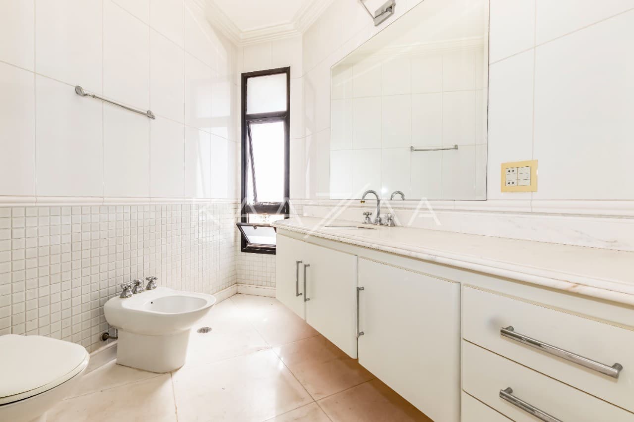 Com um visual incrível, esta agradável cobertura dispõe de espaço e tranquilidade. No Real Parque. - Foto 26