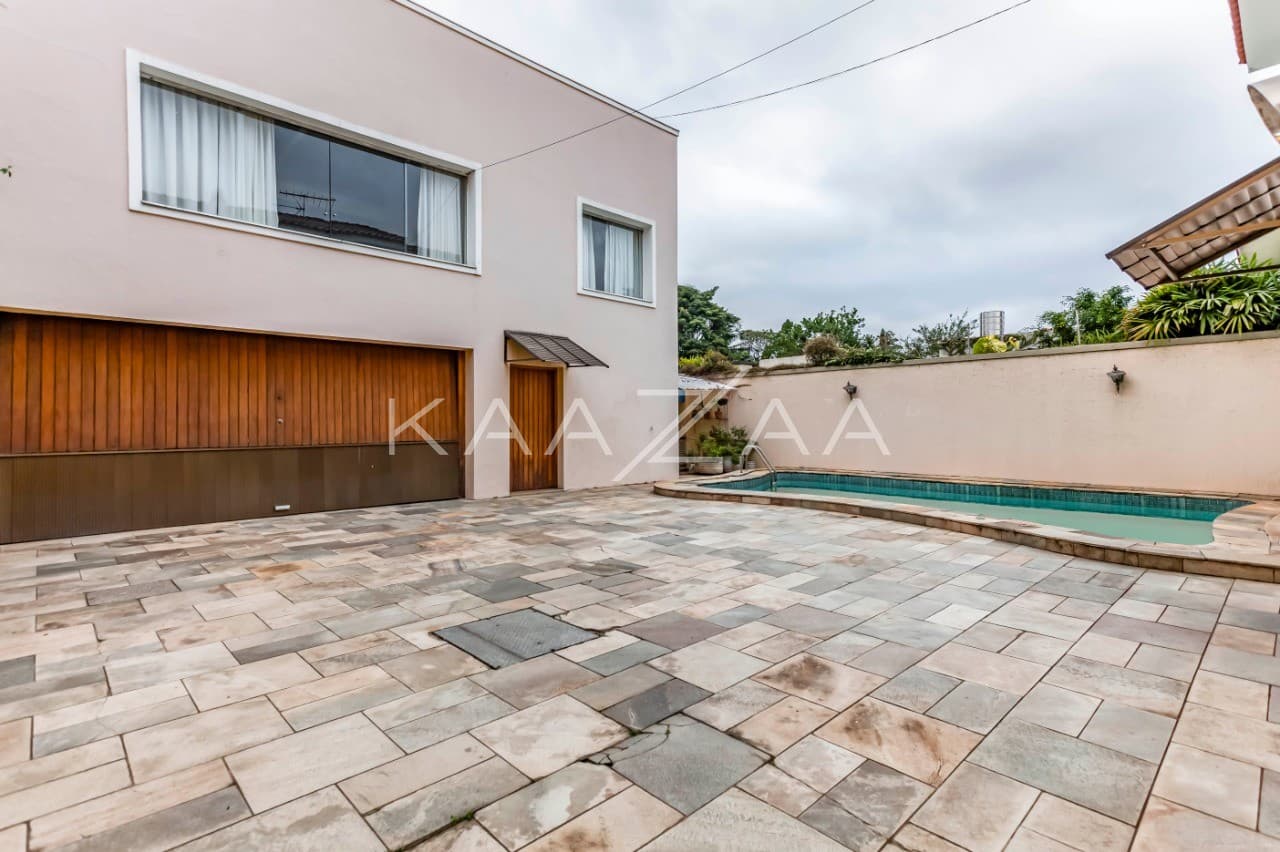 Em rua arborizada, essa ampla casa no Jardim Paulista fica pertinho do Ibirapuera. - Foto 1