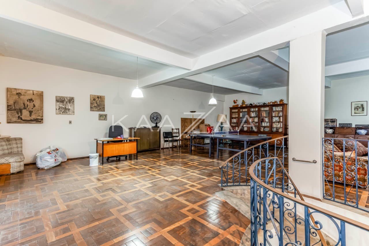 Em rua arborizada, essa ampla casa no Jardim Paulista fica pertinho do Ibirapuera. - Foto 4