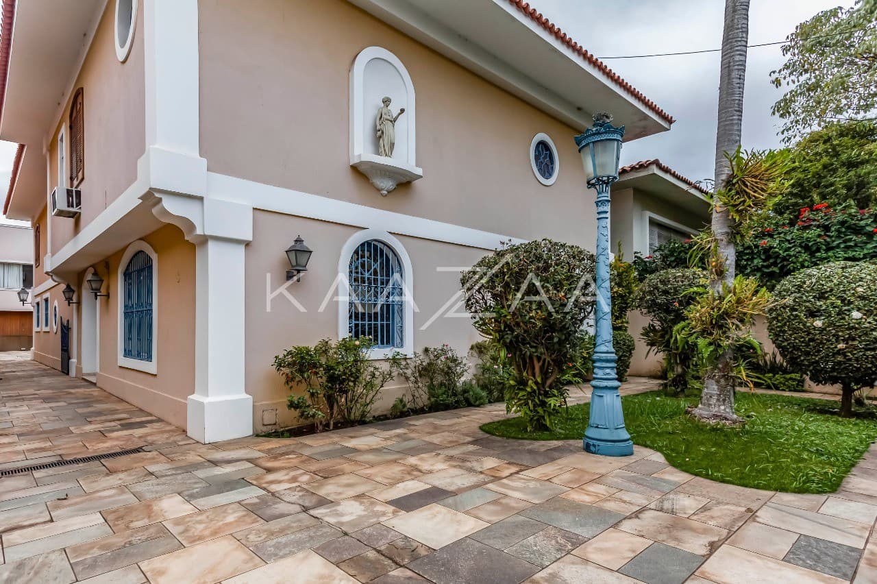 Em rua arborizada, essa ampla casa no Jardim Paulista fica pertinho do Ibirapuera. - Foto 2