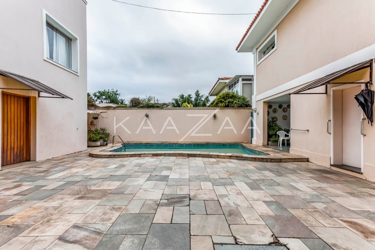 Em rua arborizada, essa ampla casa no Jardim Paulista fica pertinho do Ibirapuera. - Foto 3