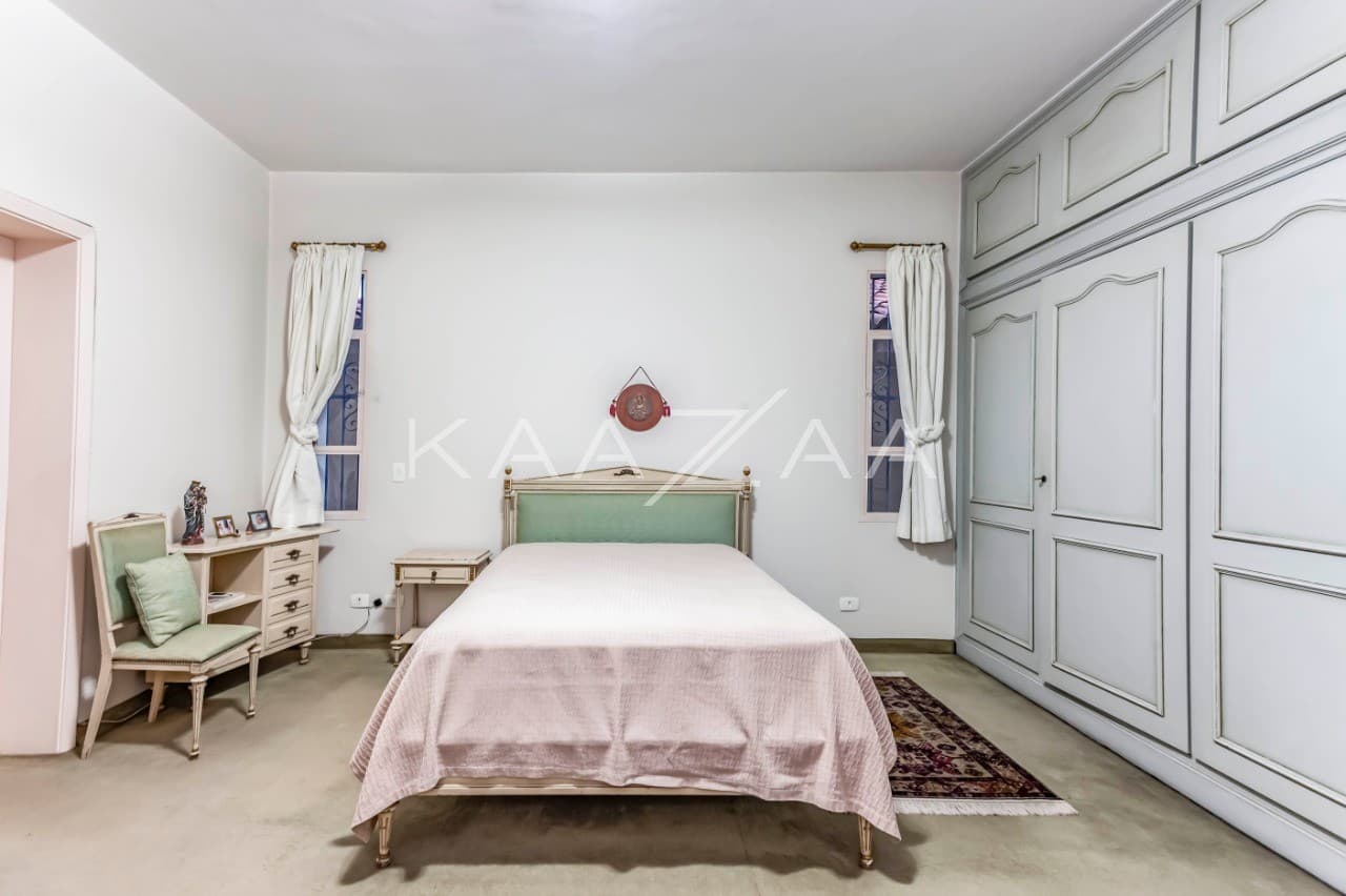 Em rua arborizada, essa ampla casa no Jardim Paulista fica pertinho do Ibirapuera. - Foto 31