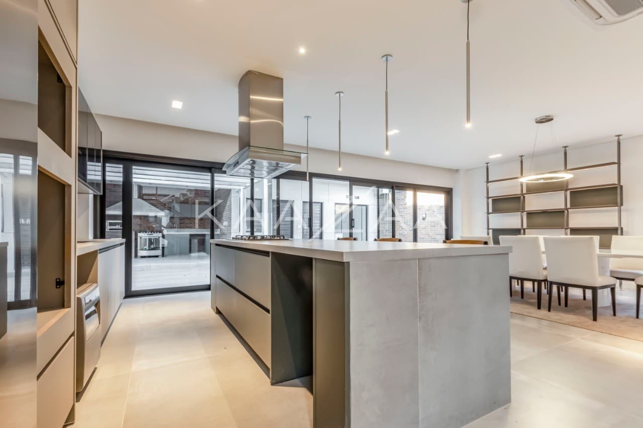 Pronta para entrar e morar, essa casa nova e sossegada fica em rua tranquila no Jardim Paulistano. - Foto 9