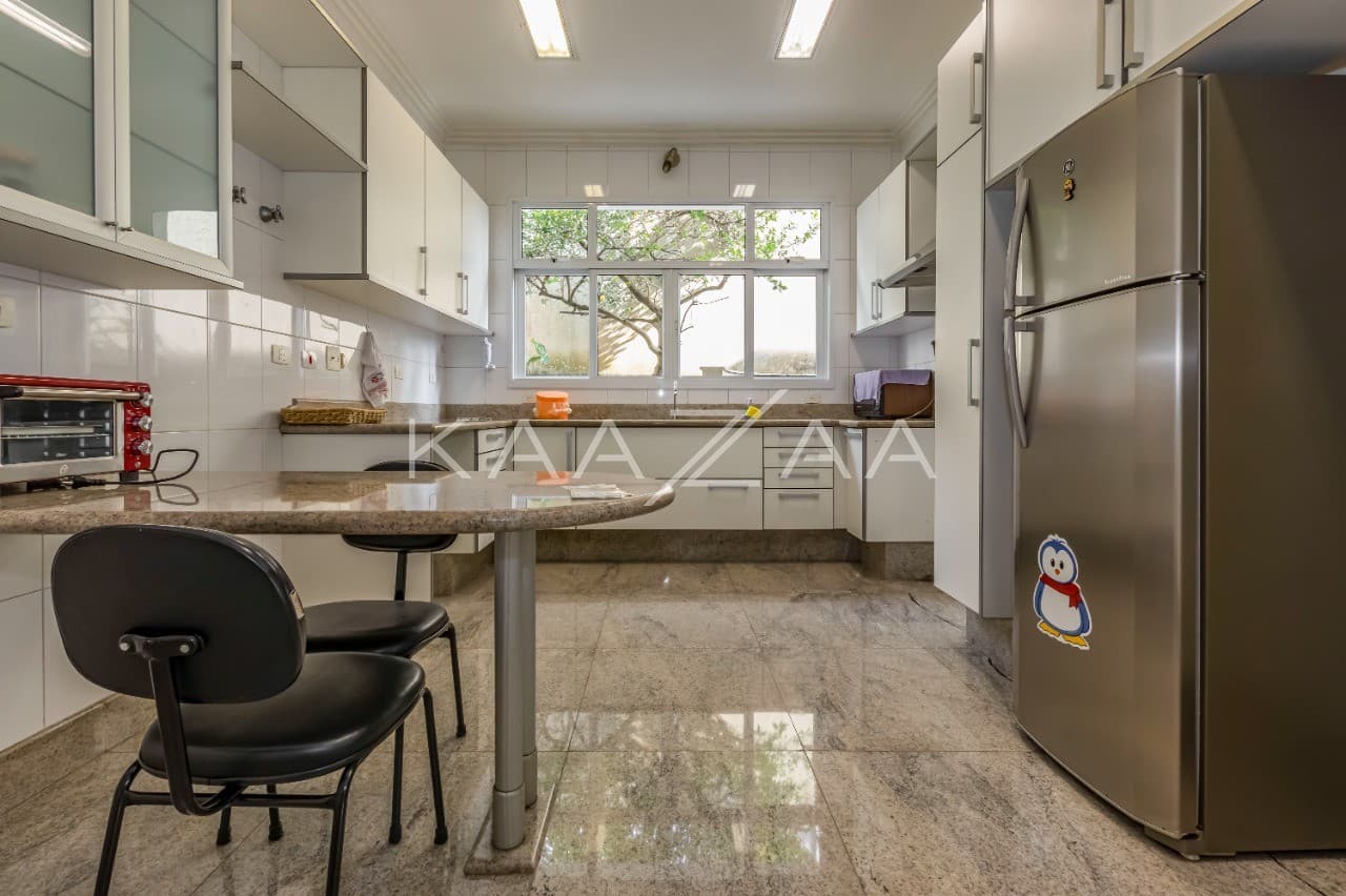 Para viver no sossego que a sua família merece. Casa clara e ensolarada no Jardim Guedala. - Foto 13