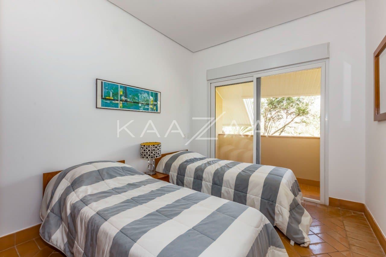 Uma vista deliciosa rodeia os ambientes, com tudo feito para relaxar. Casa na Quinta da Baroneza II. - Foto 47