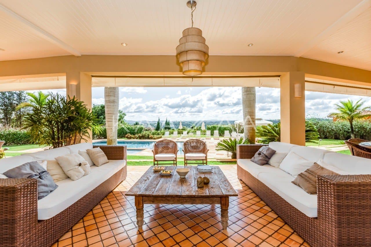 Uma vista deliciosa rodeia os ambientes, com tudo feito para relaxar. Casa na Quinta da Baroneza II. - Foto 14