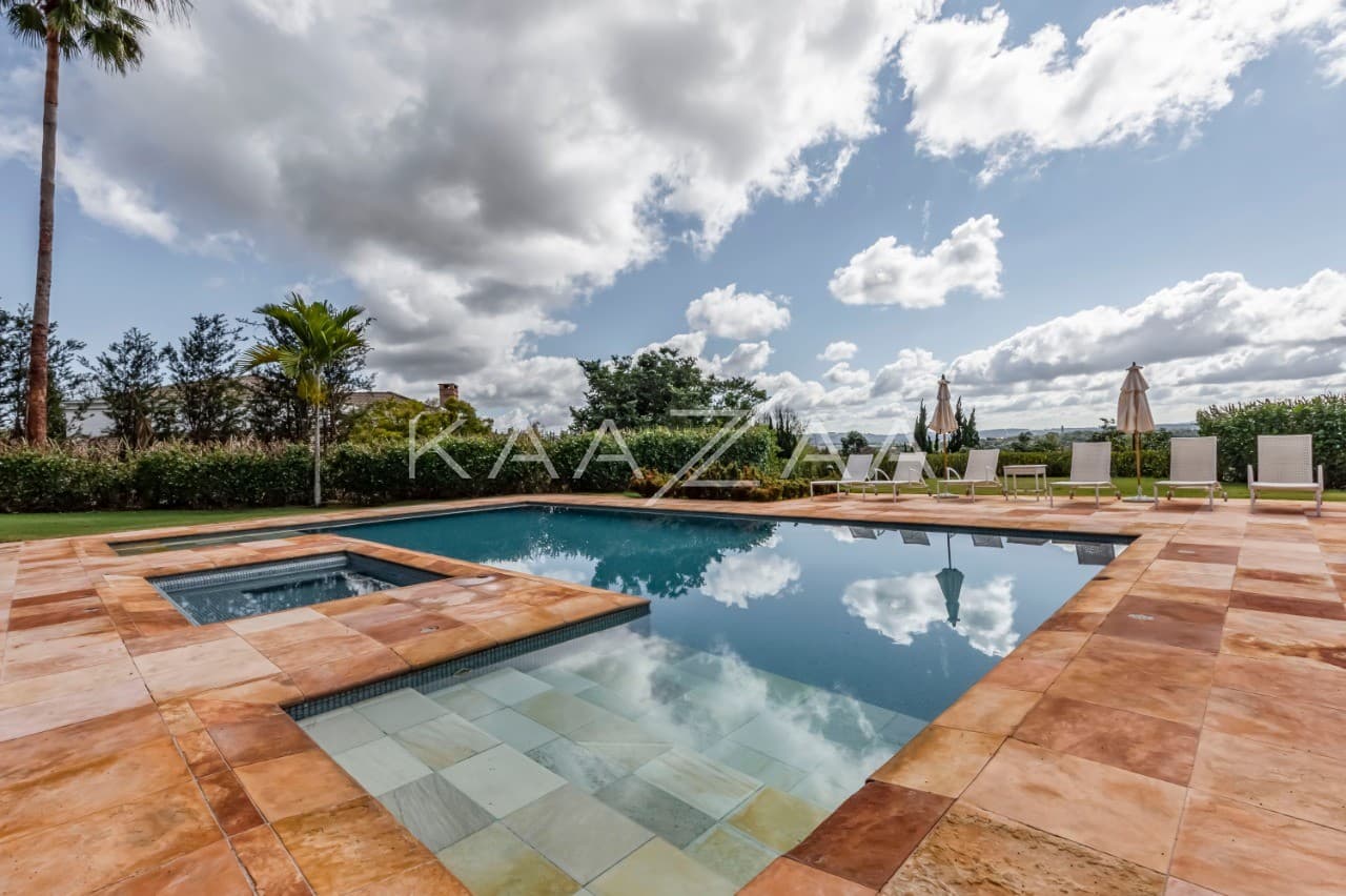 Uma vista deliciosa rodeia os ambientes, com tudo feito para relaxar. Casa na Quinta da Baroneza II. - Foto 5