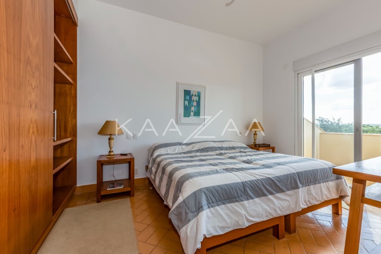 Uma vista deliciosa rodeia os ambientes, com tudo feito para relaxar. Casa na Quinta da Baroneza II. - Foto 50