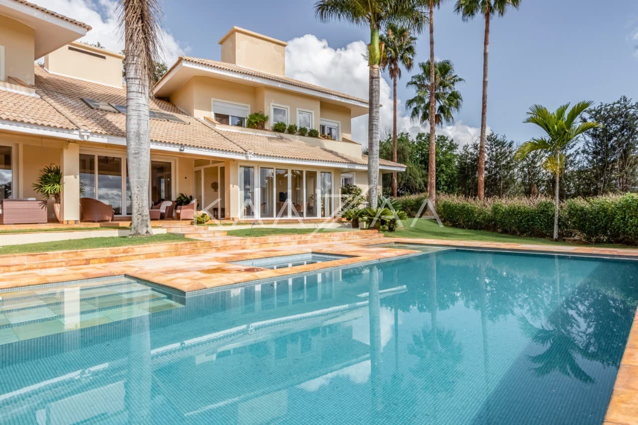 Uma vista deliciosa rodeia os ambientes, com tudo feito para relaxar. Casa na Quinta da Baroneza II. - Foto 1