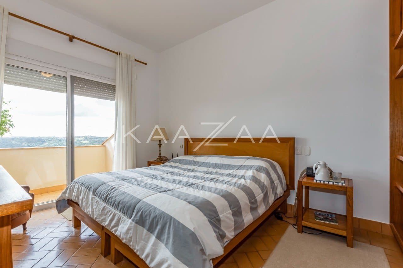 Uma vista deliciosa rodeia os ambientes, com tudo feito para relaxar. Casa na Quinta da Baroneza II. - Foto 49