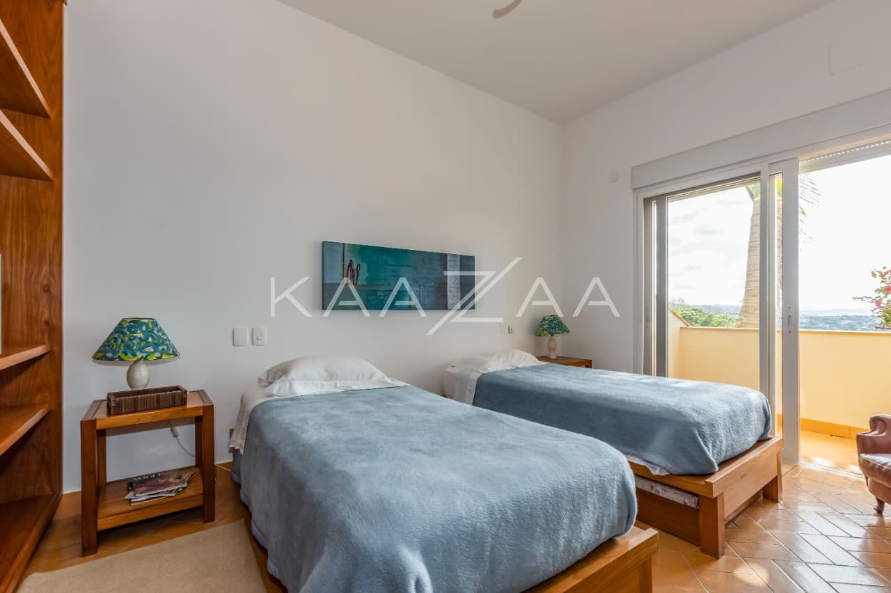 Uma vista deliciosa rodeia os ambientes, com tudo feito para relaxar. Casa na Quinta da Baroneza II. - Foto 36