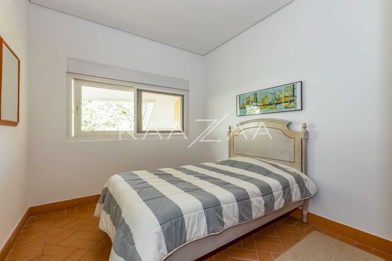 Uma vista deliciosa rodeia os ambientes, com tudo feito para relaxar. Casa na Quinta da Baroneza II. - Foto 45