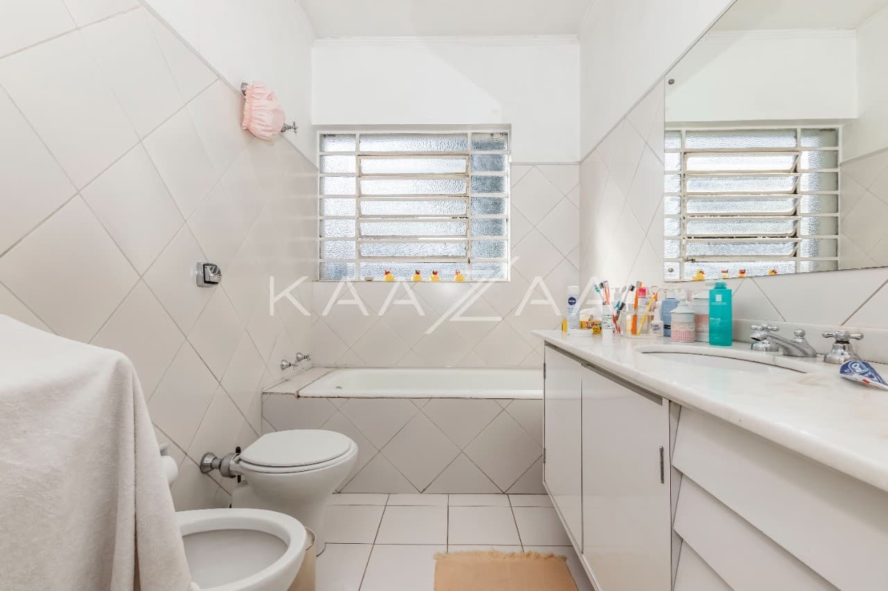 Casa ensolarada e ampla por dentro e por fora. Com localização prática, na Vila Olímpia. - Foto 12