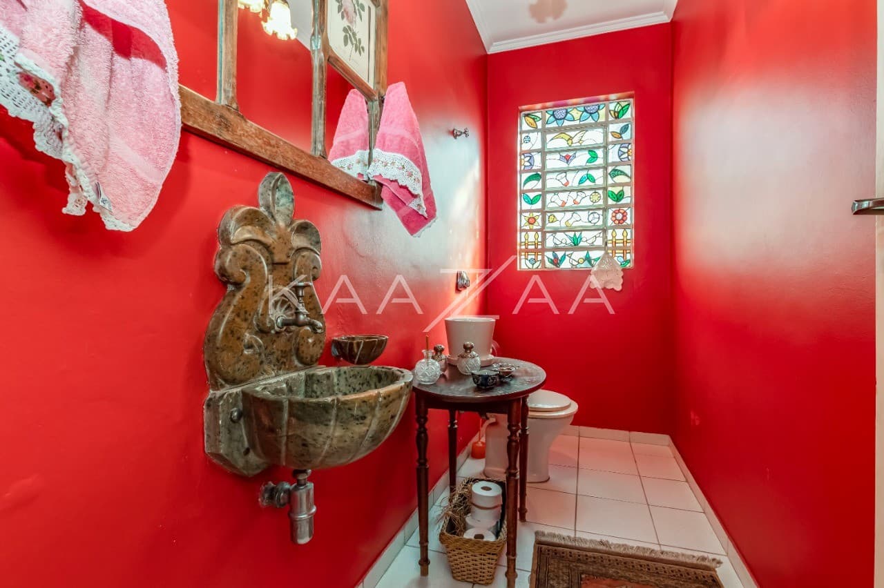 Casa ensolarada e ampla por dentro e por fora. Com localização prática, na Vila Olímpia. - Foto 9