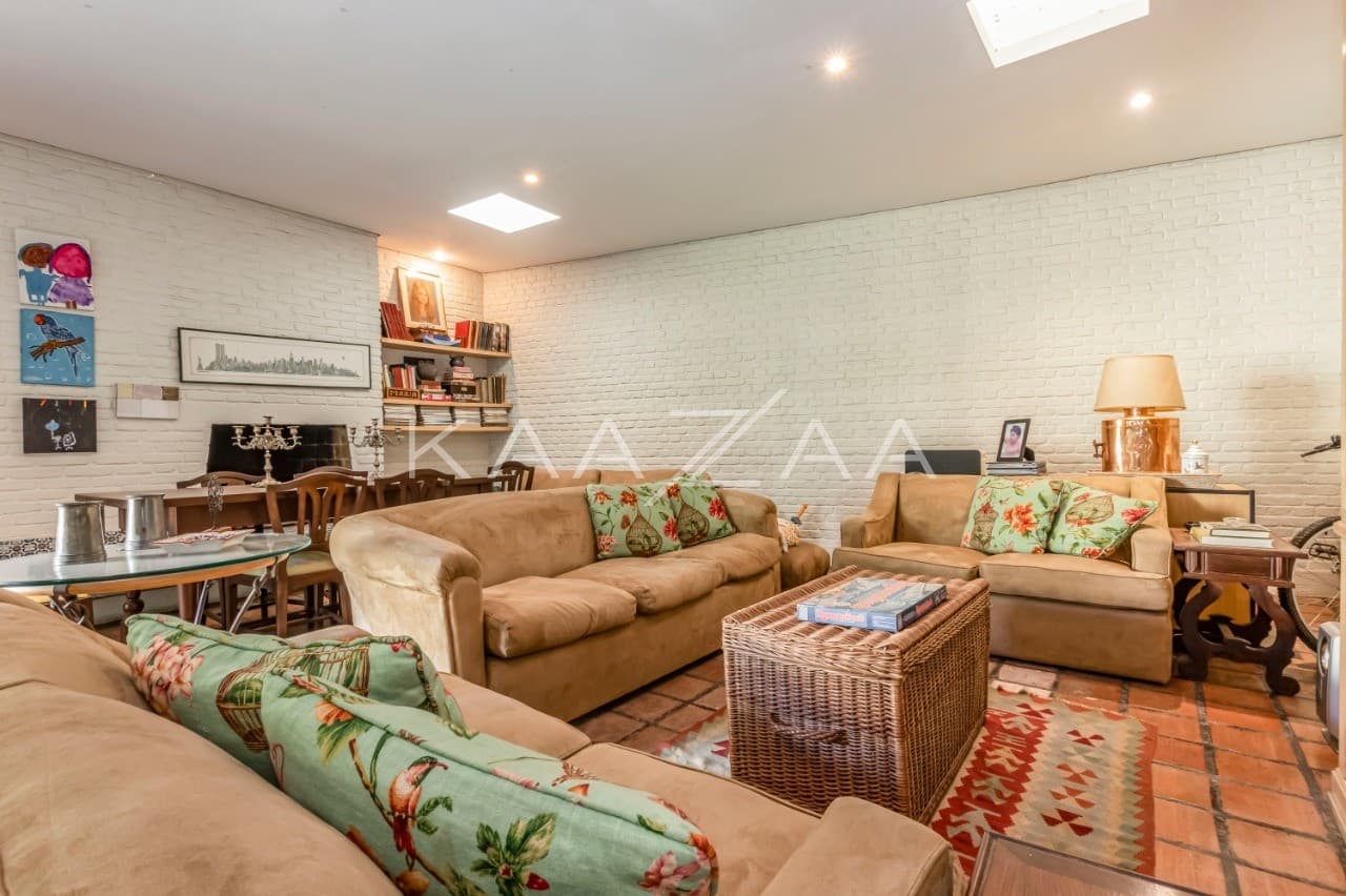 Casa ensolarada e ampla por dentro e por fora. Com localização prática, na Vila Olímpia. - Foto 4