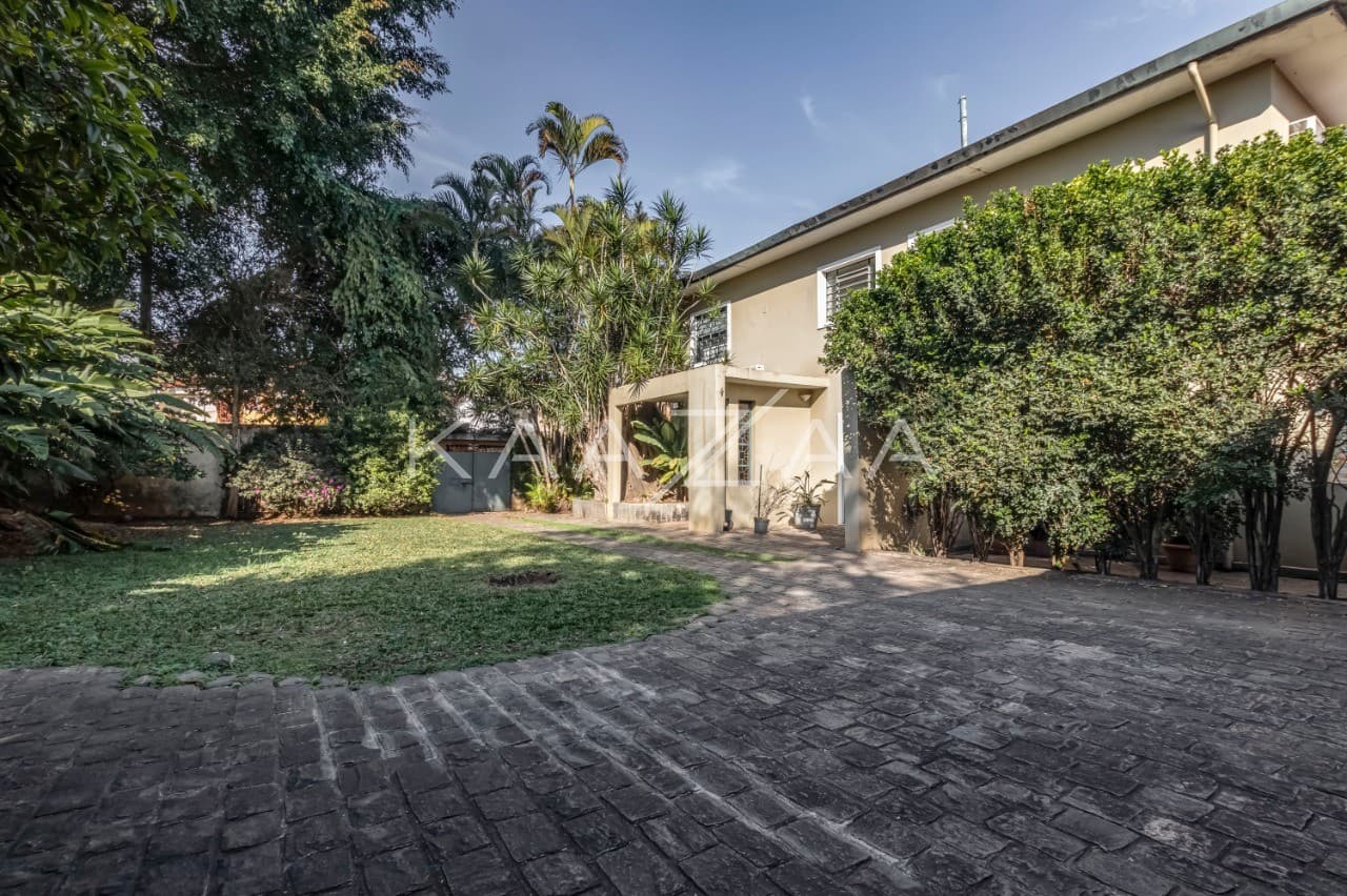 Casa ensolarada e ampla por dentro e por fora. Com localização prática, na Vila Olímpia. - Foto 2