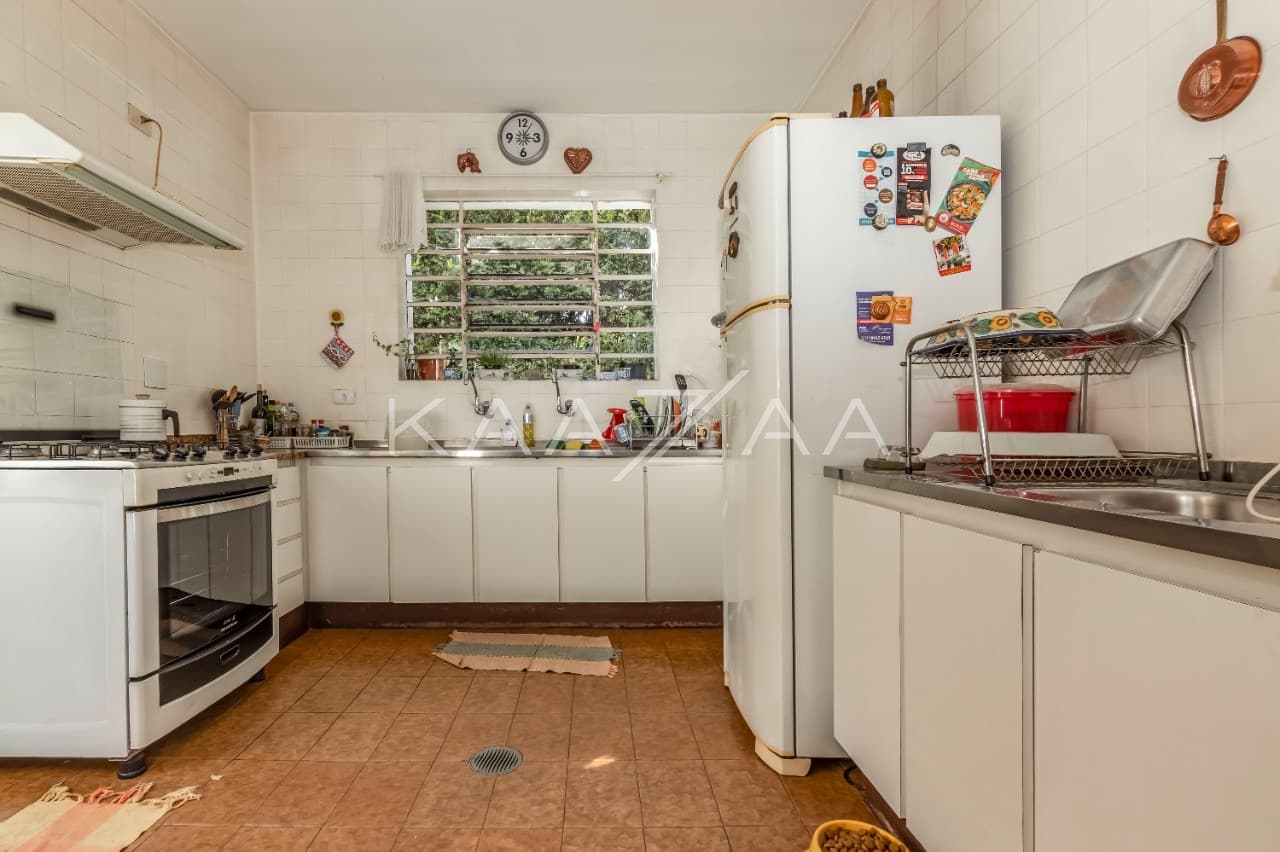 Casa ensolarada e ampla por dentro e por fora. Com localização prática, na Vila Olímpia. - Foto 10