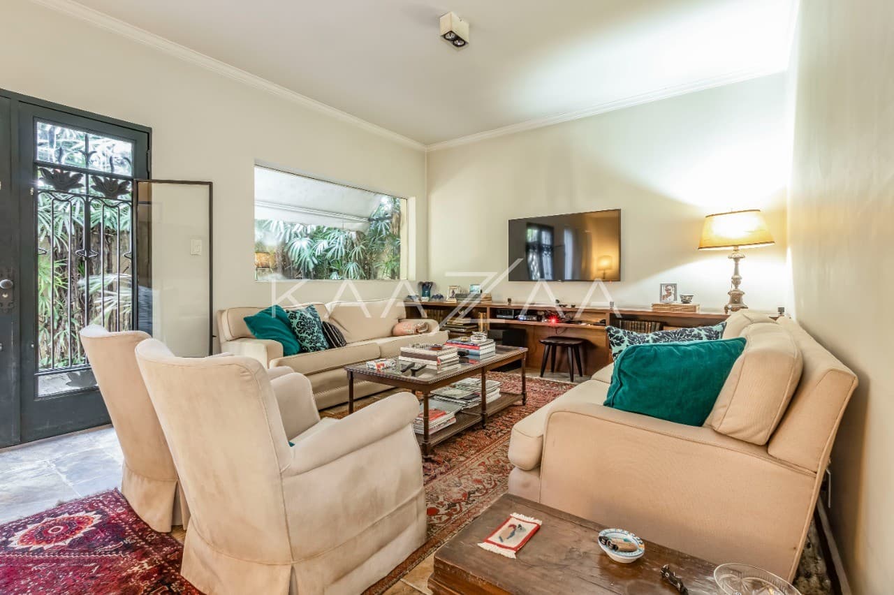 Casa ensolarada e ampla por dentro e por fora. Com localização prática, na Vila Olímpia. - Foto 5