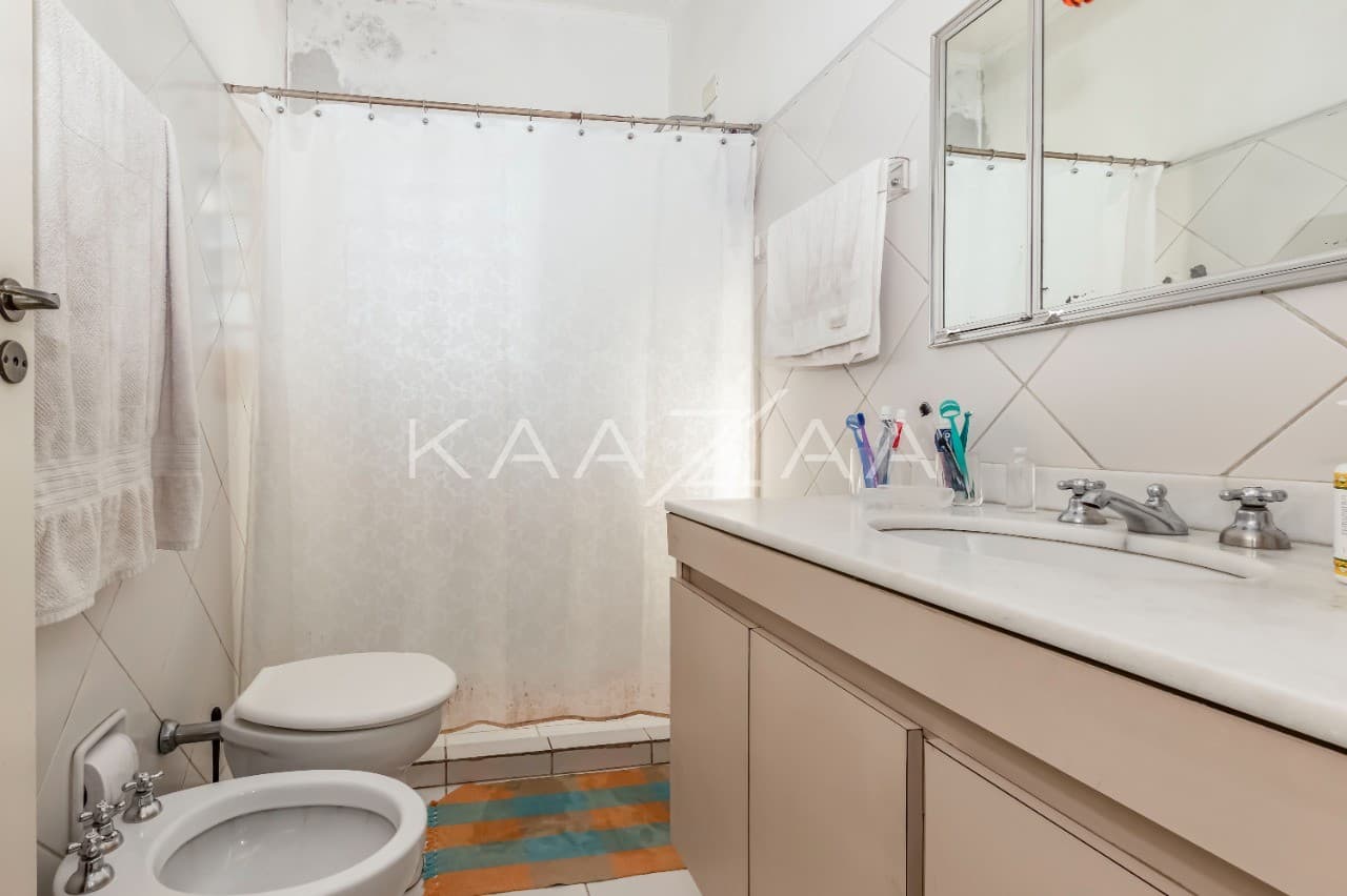 Casa ensolarada e ampla por dentro e por fora. Com localização prática, na Vila Olímpia. - Foto 14