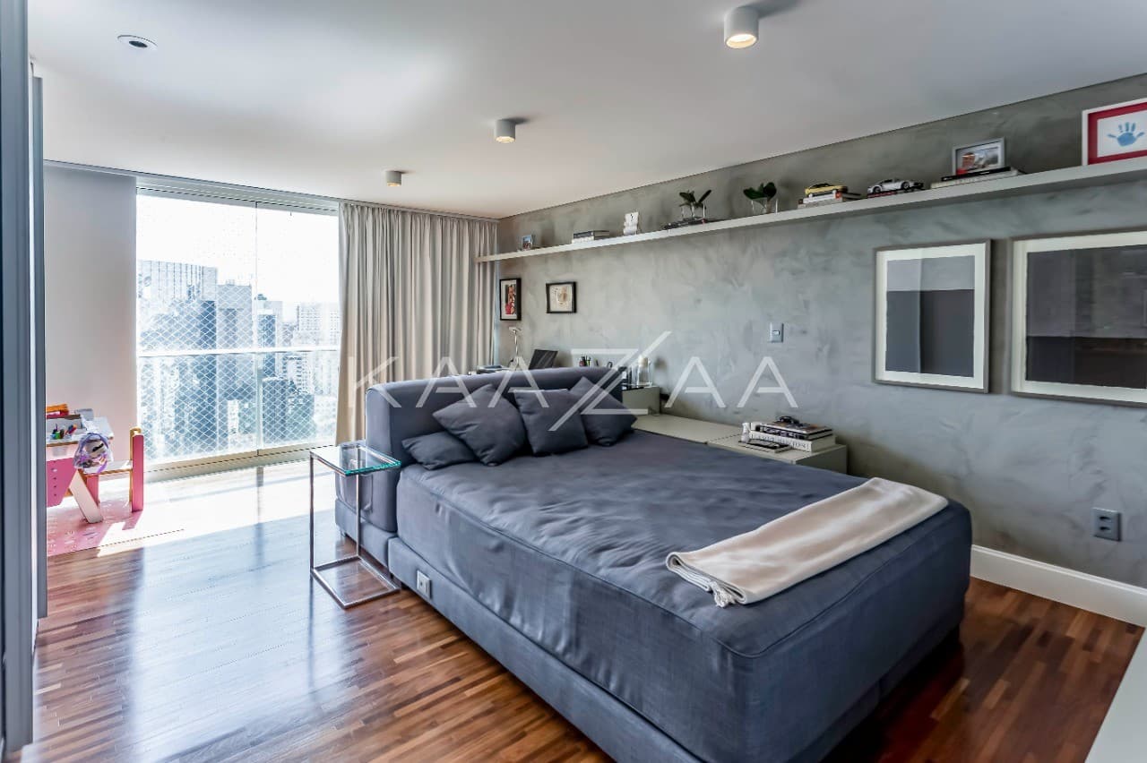 A cidade brilha pelos janelões de ponta a ponta. Cobertura clean e moderna no Itaim Bibi. - Foto 14