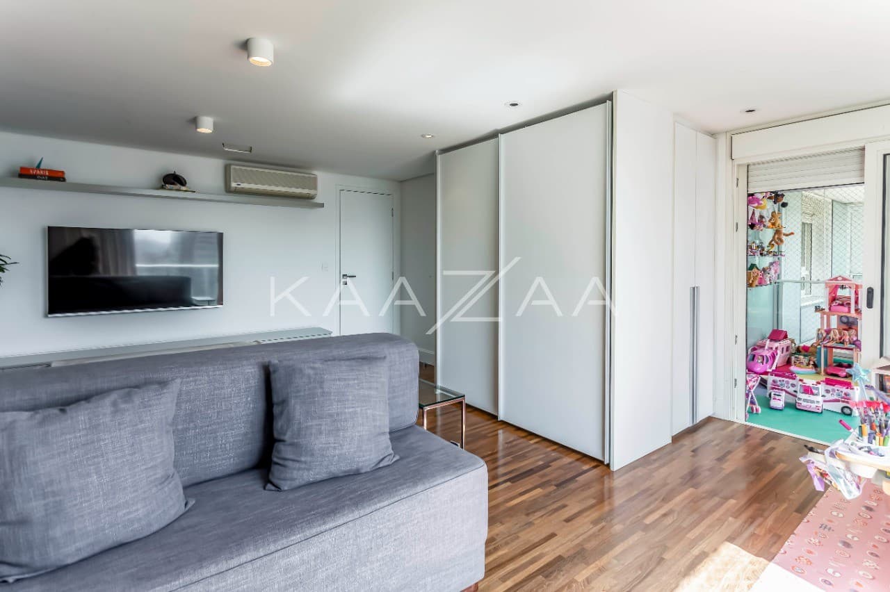 A cidade brilha pelos janelões de ponta a ponta. Cobertura clean e moderna no Itaim Bibi. - Foto 15