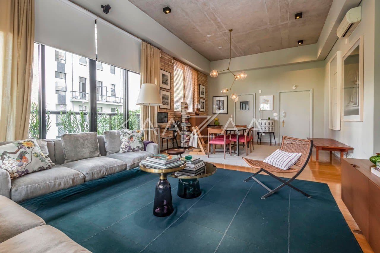 Espaços agradáveis com vista para a copa das árvores, muito espaço e pé direito alto em tudo. No miolo do Itaim Bibi. - Foto 1