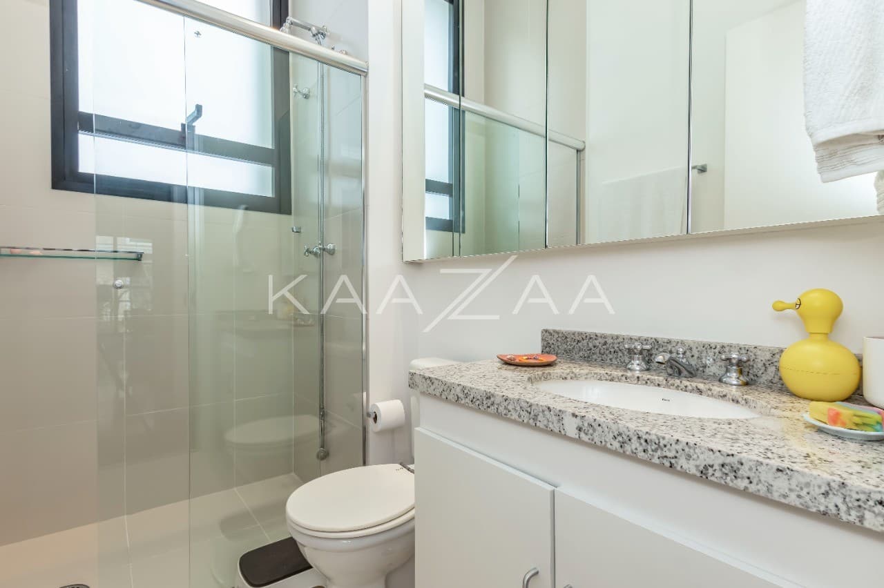 Espaços agradáveis com vista para a copa das árvores, muito espaço e pé direito alto em tudo. No miolo do Itaim Bibi. - Foto 9