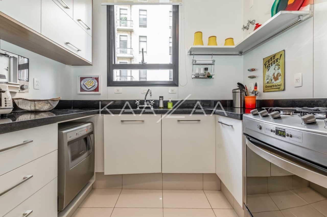 Espaços agradáveis com vista para a copa das árvores, muito espaço e pé direito alto em tudo. No miolo do Itaim Bibi. - Foto 5