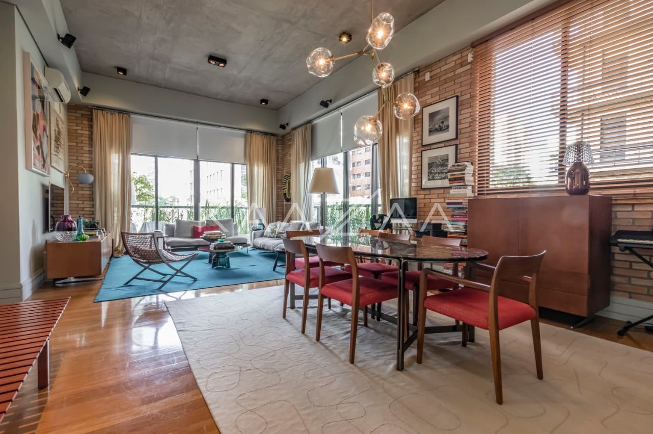 Espaços agradáveis com vista para a copa das árvores, muito espaço e pé direito alto em tudo. No miolo do Itaim Bibi. - Foto 3