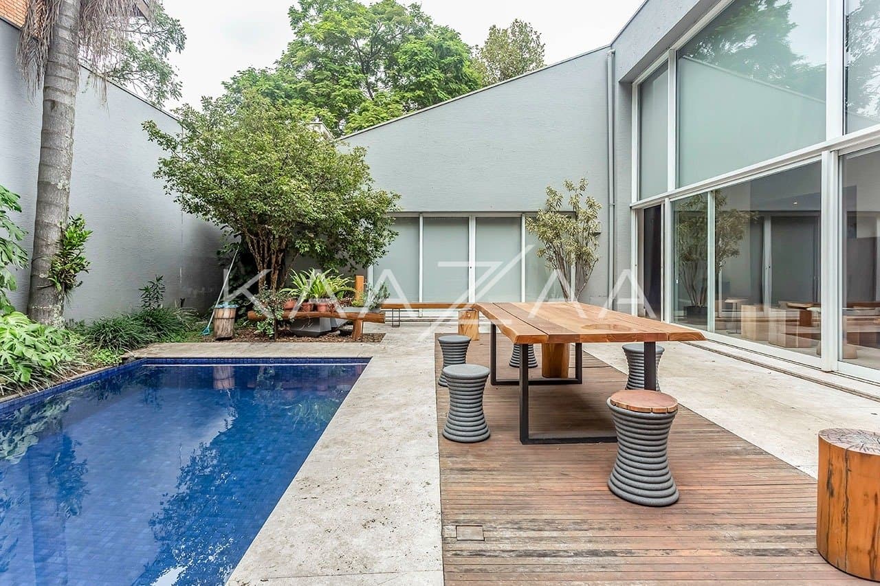 Casa com bela arquitetura e clima escandinavo. Rodeada de vidro e amplitude, na Cidade Jardim. - Foto 1