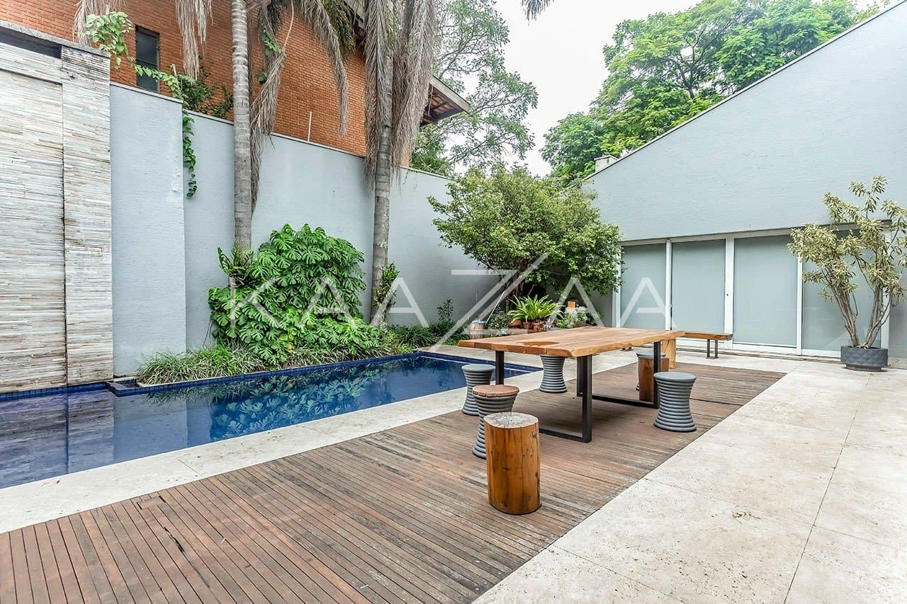 Casa com bela arquitetura e clima escandinavo. Rodeada de vidro e amplitude, na Cidade Jardim. - Foto 2