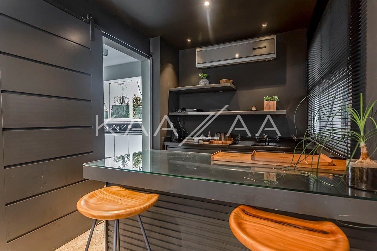 Casa com bela arquitetura e clima escandinavo. Rodeada de vidro e amplitude, na Cidade Jardim. - Foto 12