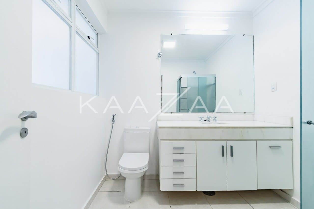 Acabamentos novos e ares aconchegantes, neste apartamento no miolo dos Jardins. - Foto 11