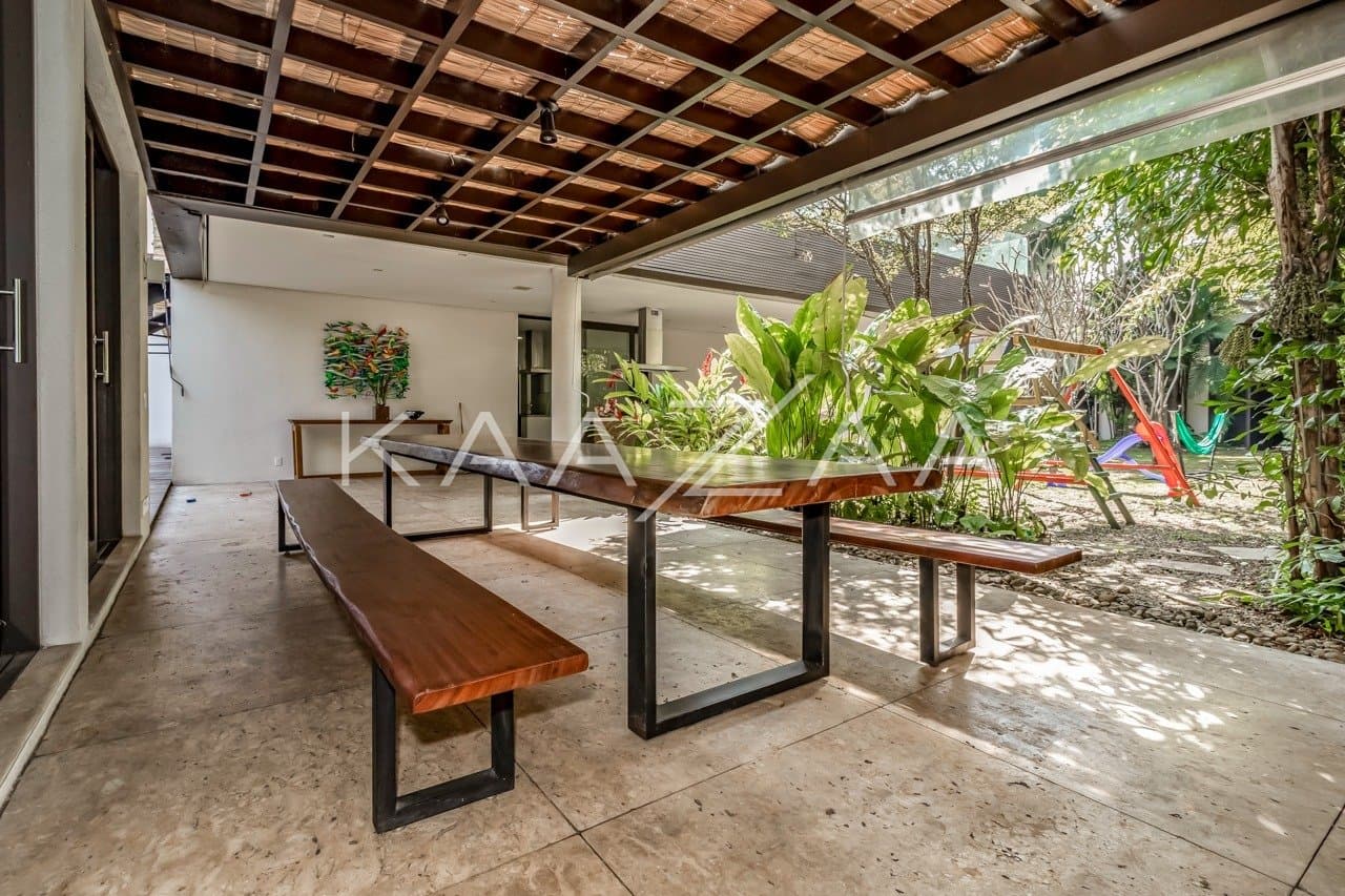 Localização cobiçada e arquitetura contemporânea. Casa extraordinária no Jardim Europa. - Foto 11