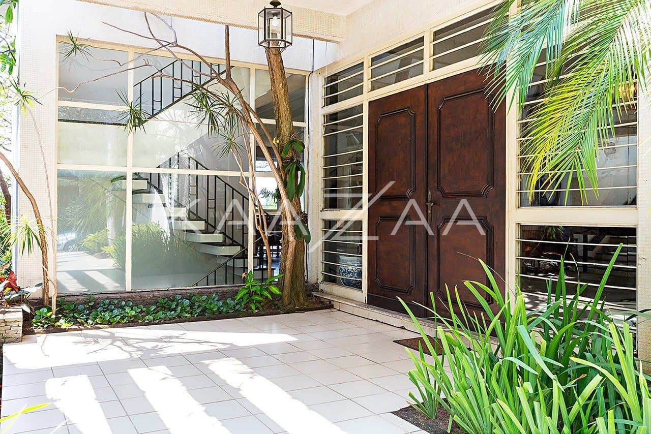 Tranquilidade e espaço em casa com jardim arborizado em Cidade Jardim. - Foto 1