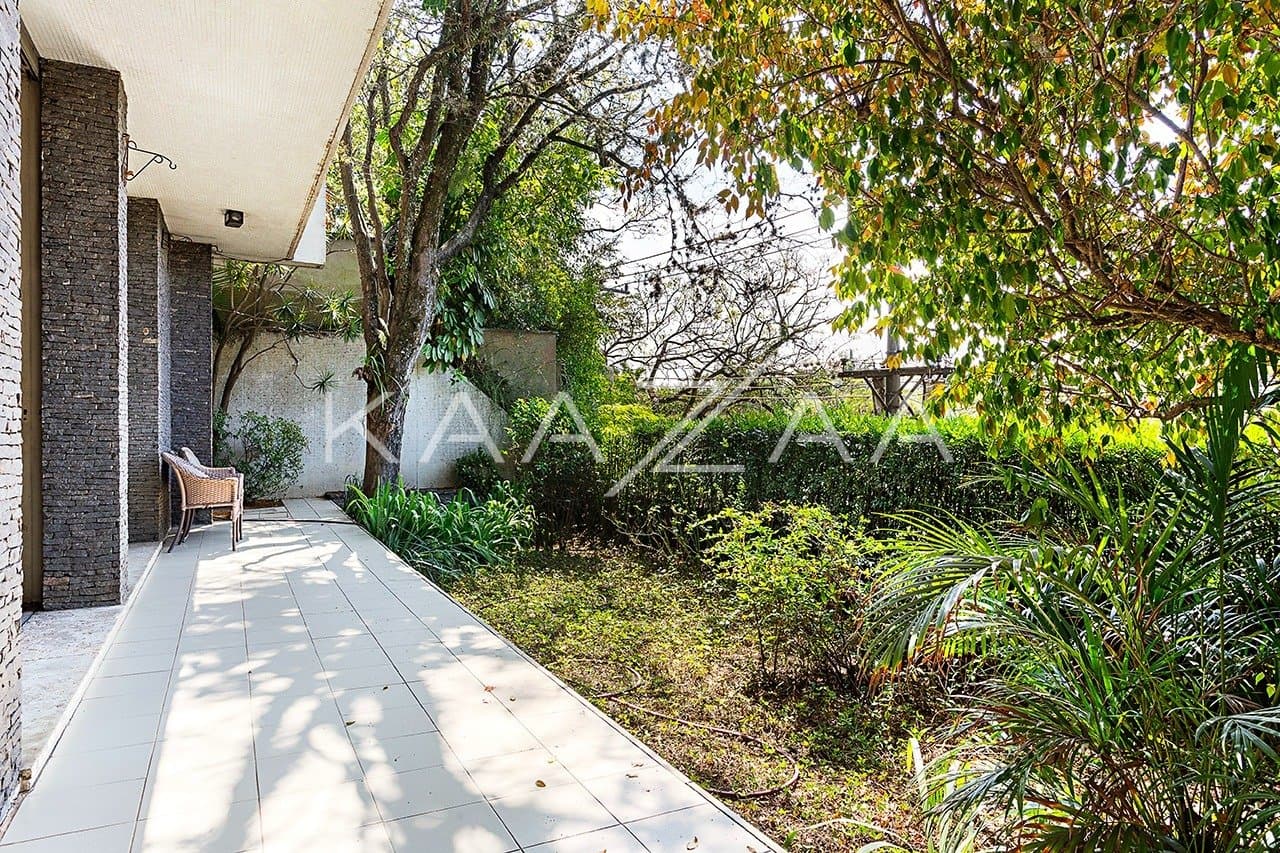 Tranquilidade e espaço em casa com jardim arborizado em Cidade Jardim. - Foto 9