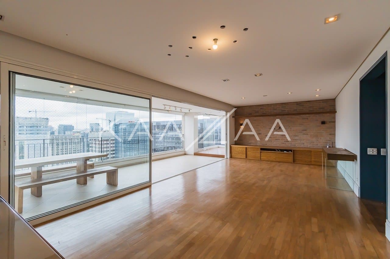 Apartamento amplo e reformado, em prédio Lindenberg no Itaim Bibi. - Foto 3