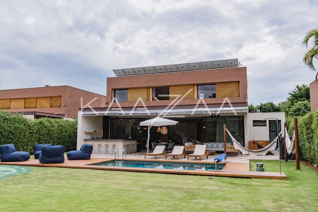 Uma casa de campo simplesmente magistral, aninhada no condomínio Fazenda Boa Vista. - Foto 3