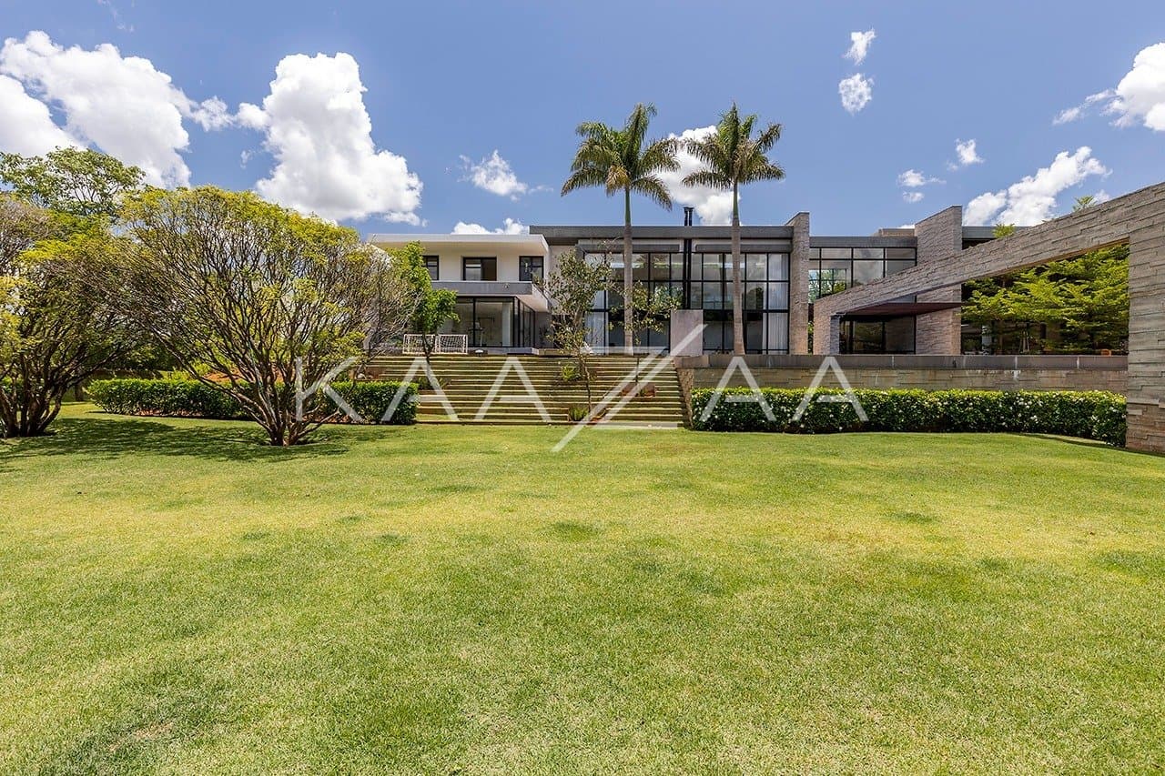 Projeto moderno, arrojado e com muita qualidade nos materiais. Casa na Quinta da Baroneza. - Foto 8