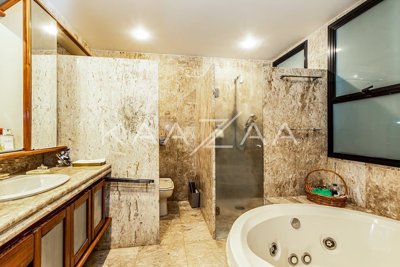 Apartamento completo no Jardins: varandas, vista verde e amplitude. - Foto 9