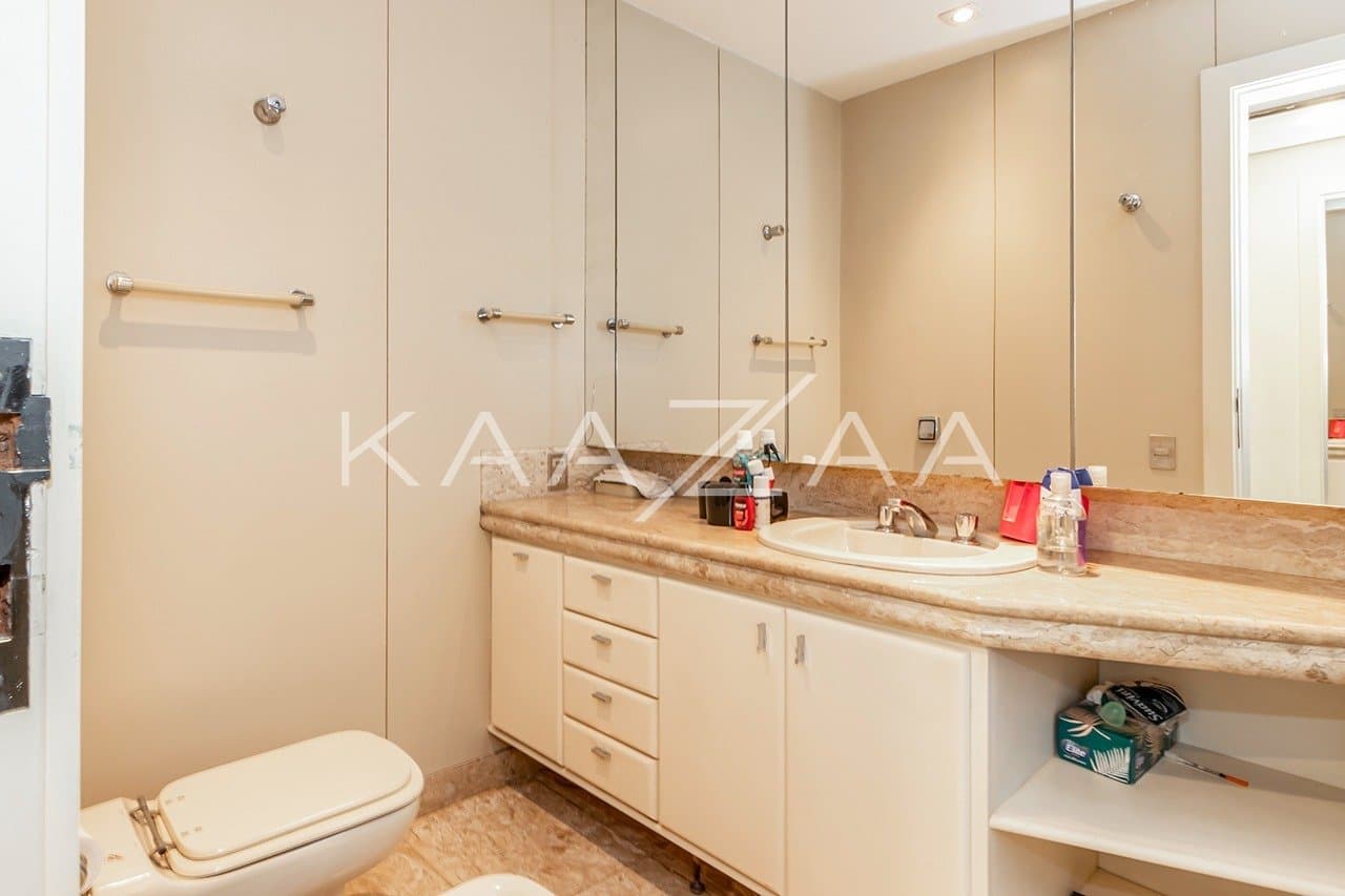 Apartamento completo no Jardins: varandas, vista verde e amplitude. - Foto 11