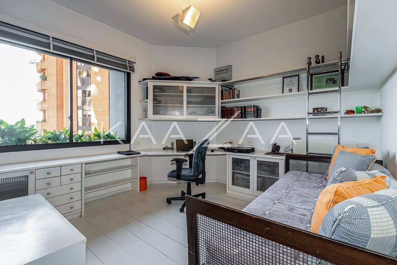 Apartamento completo no Jardins: varandas, vista verde e amplitude. - Foto 12