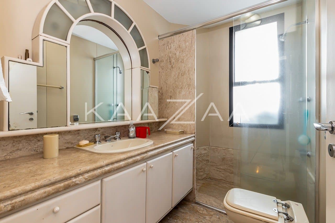 Apartamento completo no Jardins: varandas, vista verde e amplitude. - Foto 13