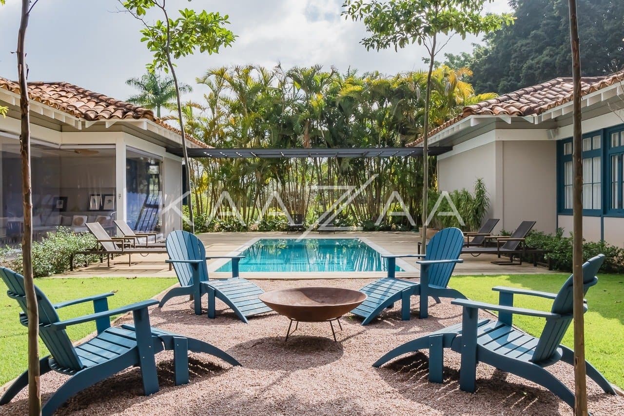 Linda paisagem e ares coloniais são o charme desta casa no condomínio Quinta da Baroneza. - Foto 2