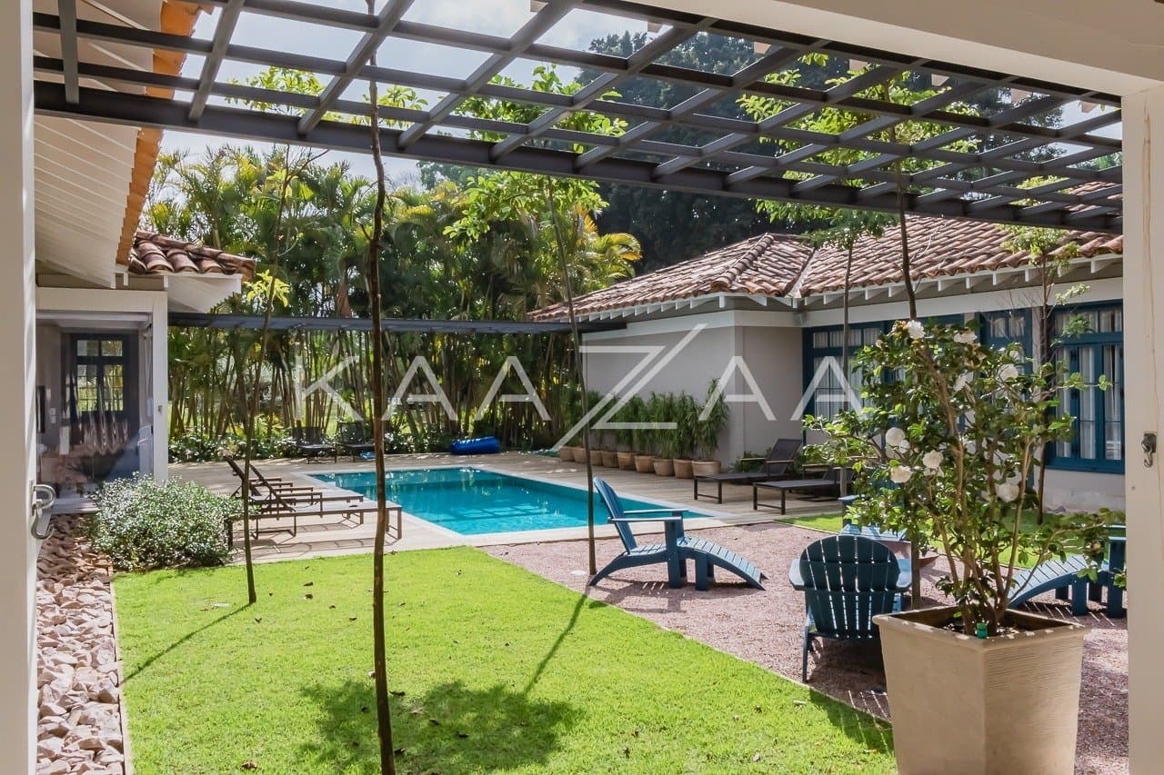 Linda paisagem e ares coloniais são o charme desta casa no condomínio Quinta da Baroneza. - Foto 3