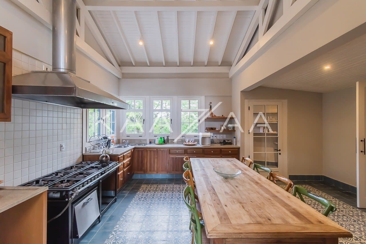 Linda paisagem e ares coloniais são o charme desta casa no condomínio Quinta da Baroneza. - Foto 35