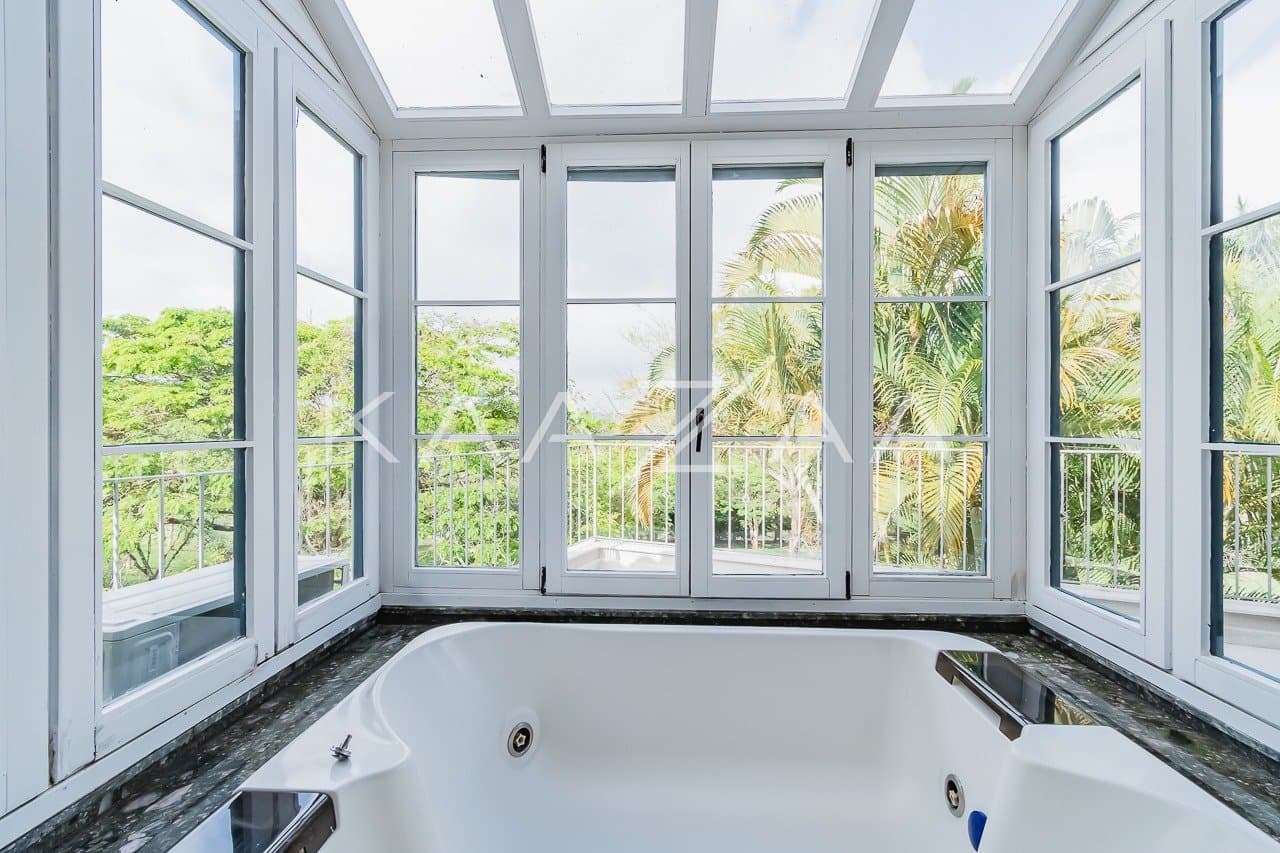 Linda paisagem e ares coloniais são o charme desta casa no condomínio Quinta da Baroneza. - Foto 44