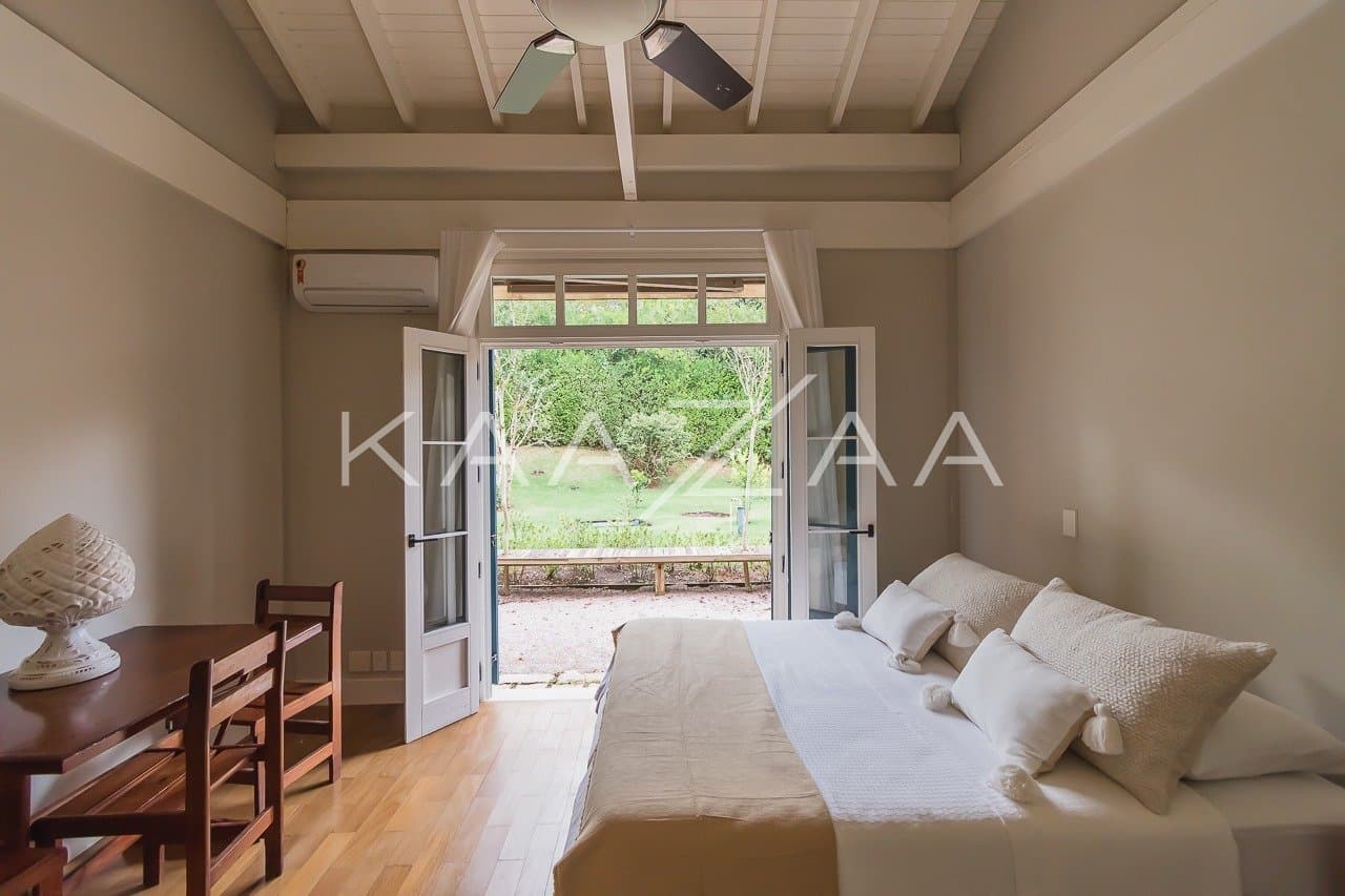 Linda paisagem e ares coloniais são o charme desta casa no condomínio Quinta da Baroneza. - Foto 47