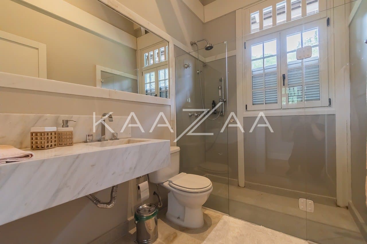 Linda paisagem e ares coloniais são o charme desta casa no condomínio Quinta da Baroneza. - Foto 48